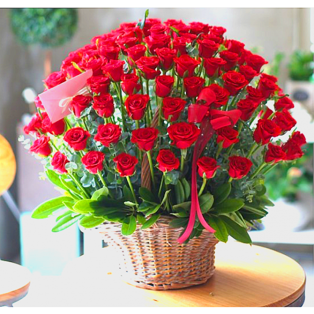 100 red Roses bouquet