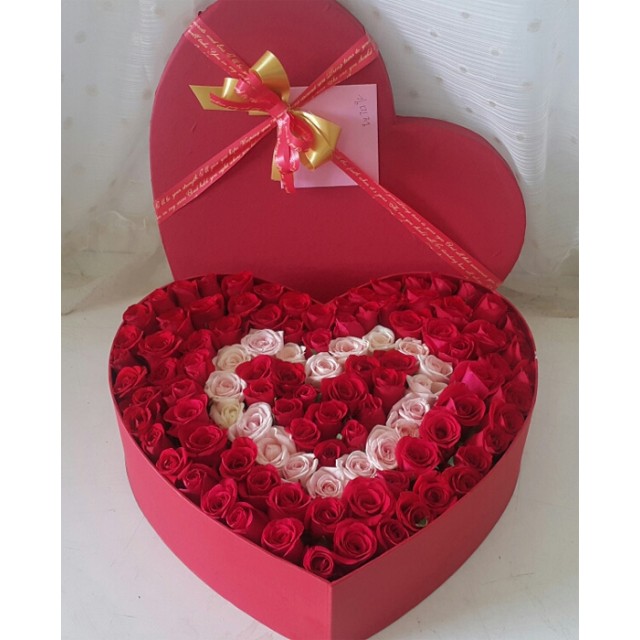 100 Roses Heart shaped in Gift Box