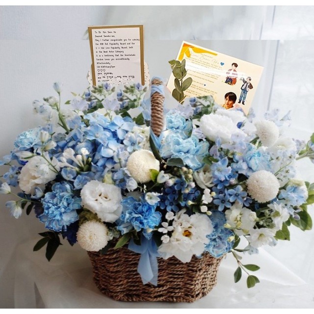 k-pop celebrity Kimseonho Blue flower basket