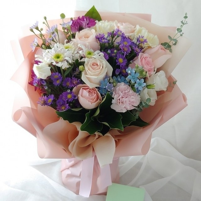 Sweet Love Seasonal Pink Bouquet  계절꽃다발