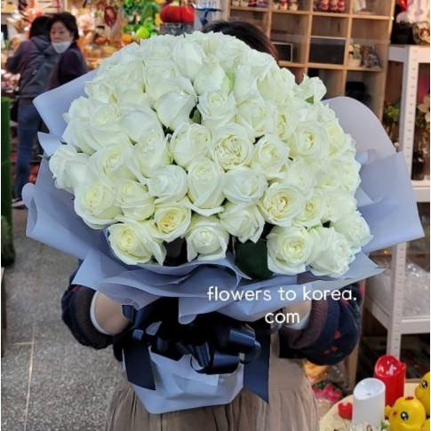 100 White Rose Kisses