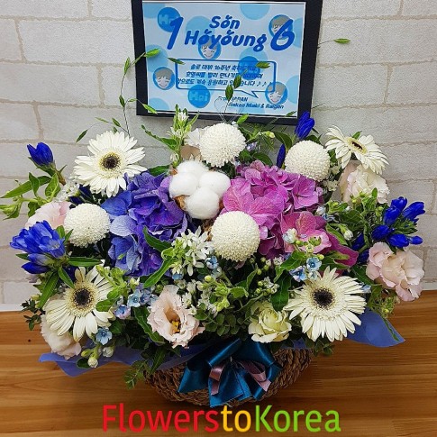 k-pop celebrity Blue White flower bouquet