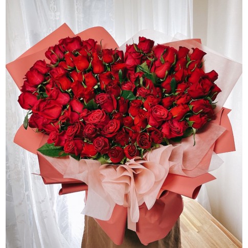 k celebrity Leeminho 100 red Roses 
