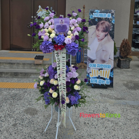 k-pop Star Standing Spray Roses & seasonal flowers